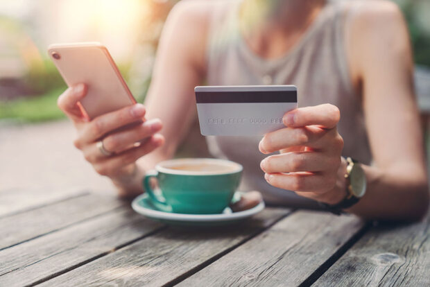 moneyplus woman pays with card coffee setting off