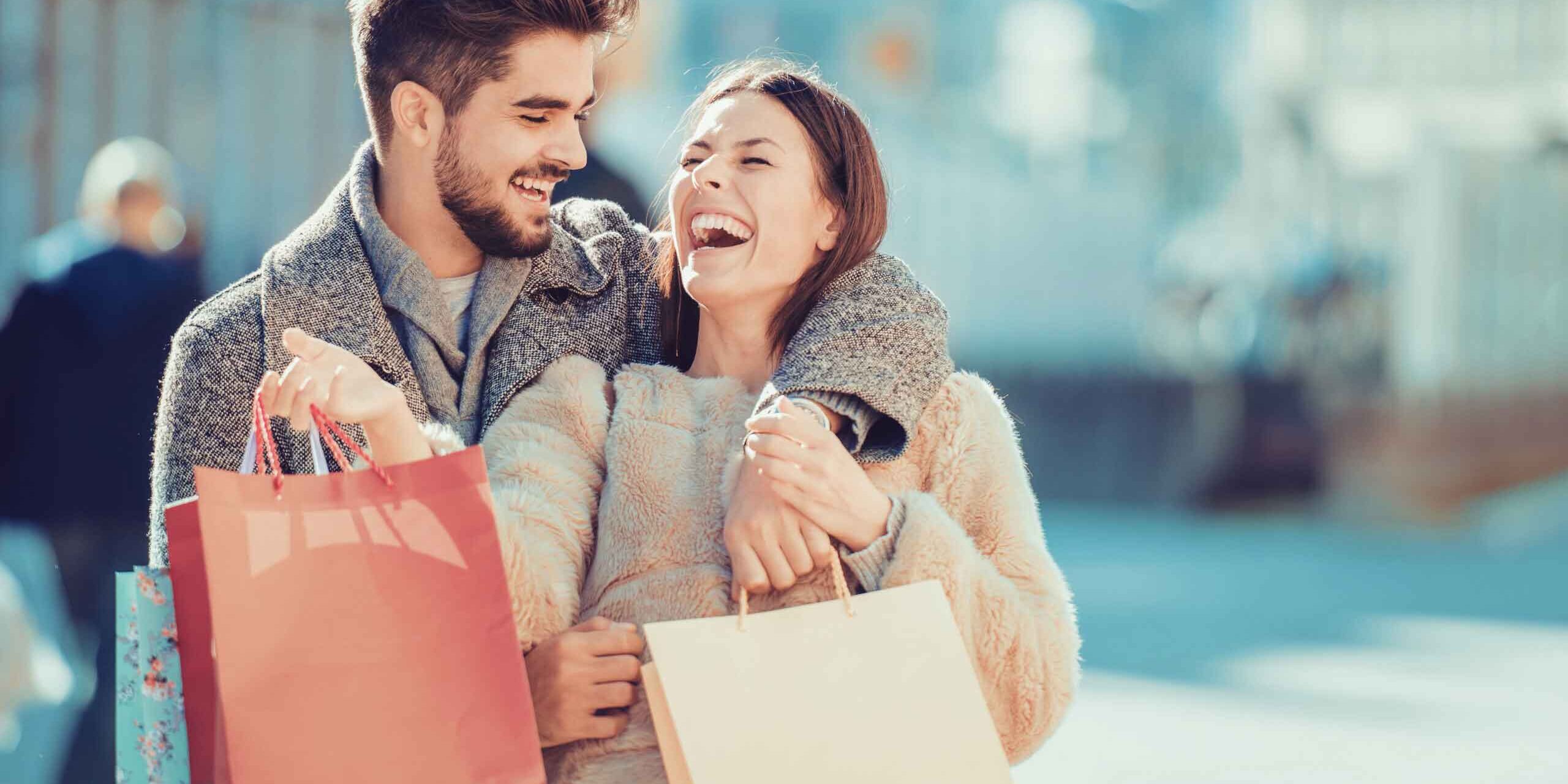 couple-shopping-scaled