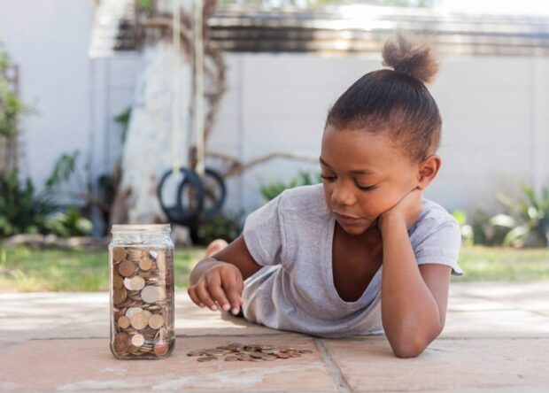 girl-counting-coins-scaled girl counting coins