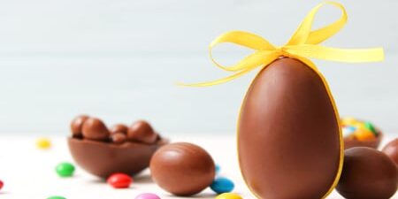 Easter-Egg-feature Plain milk chocolate easter eggs with yellow ribbon
