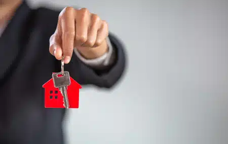 Image of someone holding up a set of keys