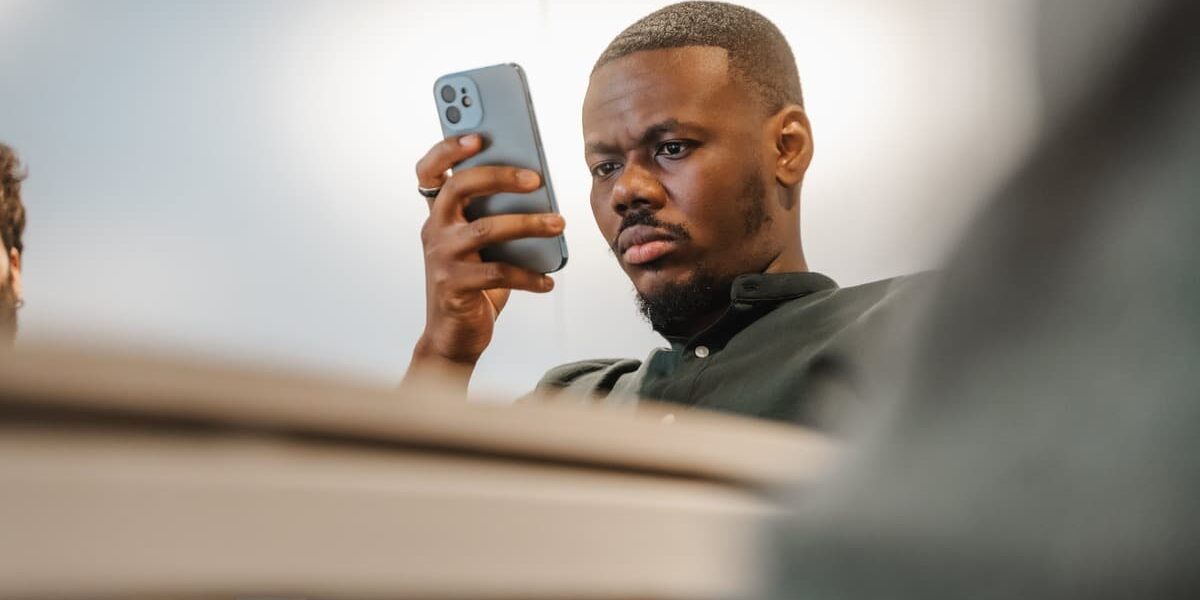 AdobeStock_631850336-min (1) scrolling on mobile due to debt collectors